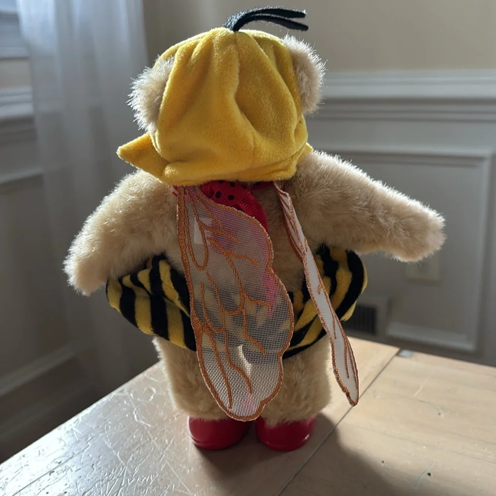 Muffy Vanderbear and Hoppy Vanderhare Collection - Picture 11 of 15